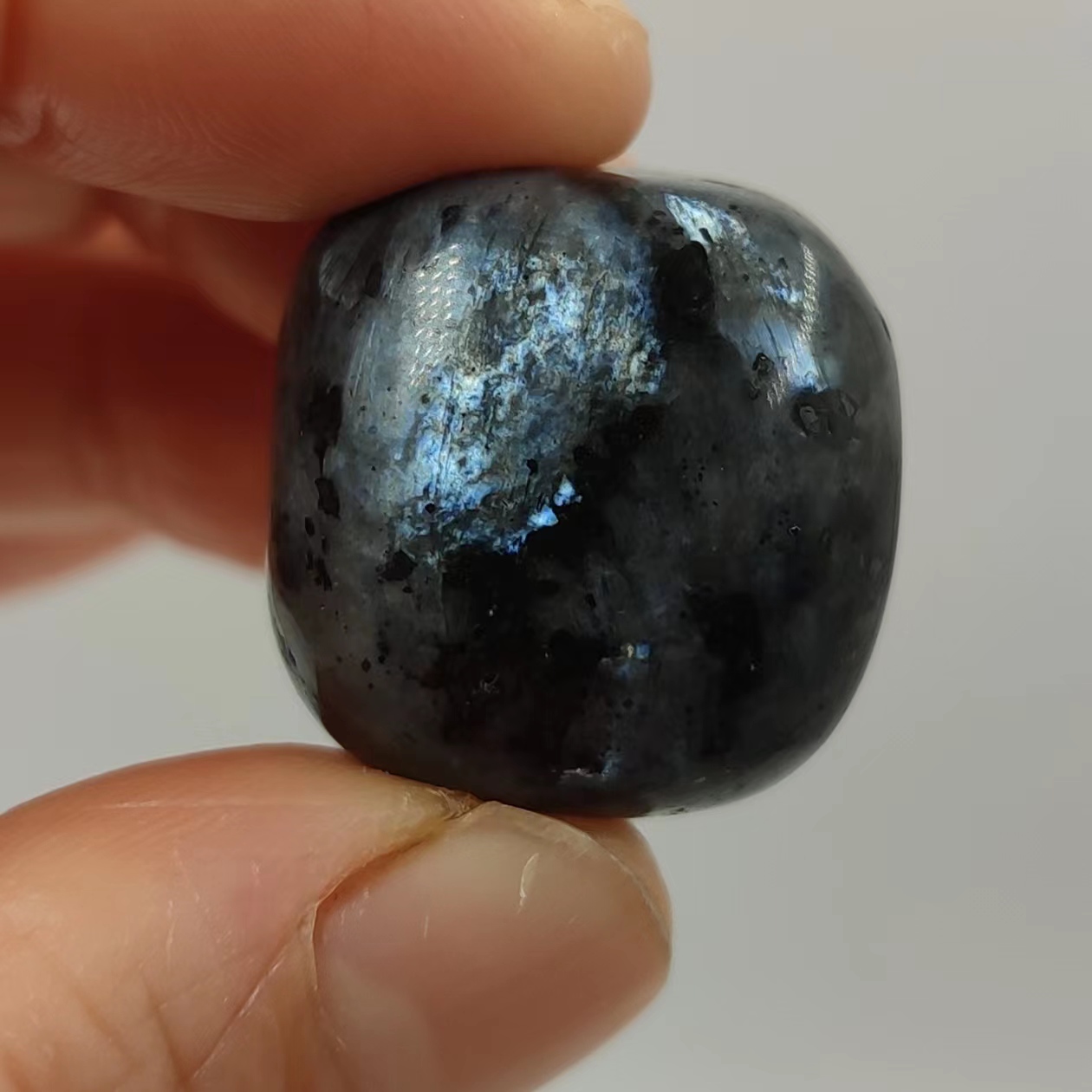 Natural Larvikite Tumbled Ston - огляд і ціна Bonsai Rock Garden