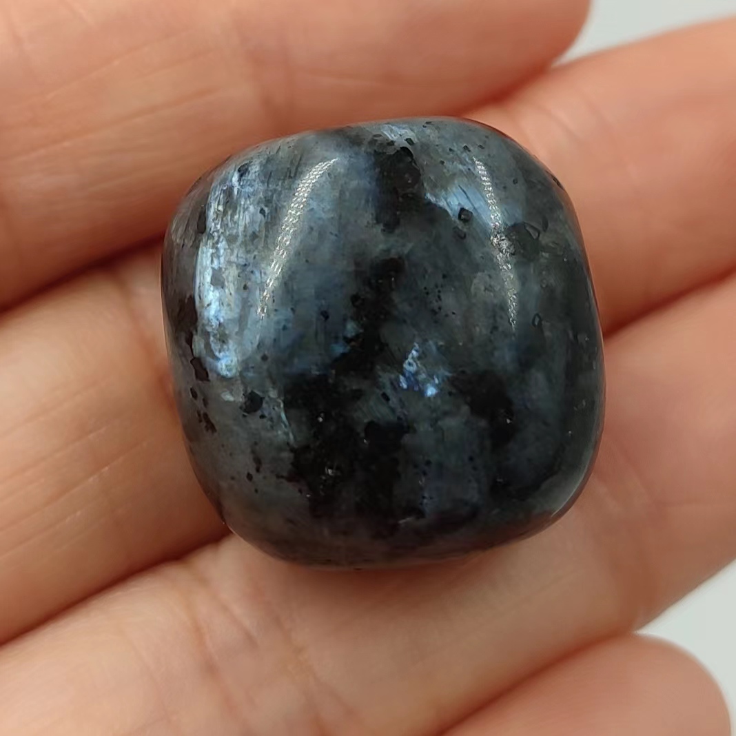 Natural Larvikite Tumbled Ston - огляд і ціна Bonsai Rock Garden